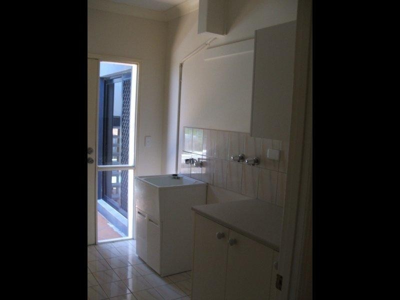 281 Central St, Arundel QLD 4214