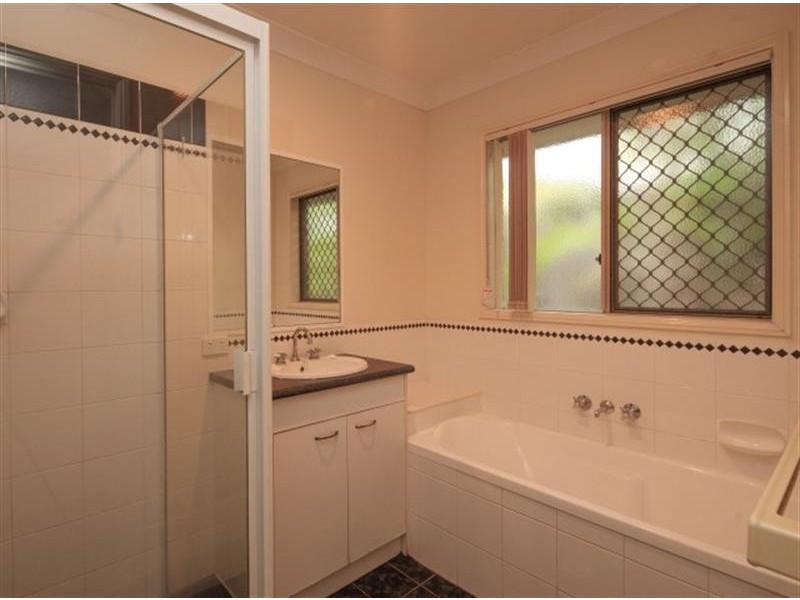 8 Flintwood St, Warner QLD 4500