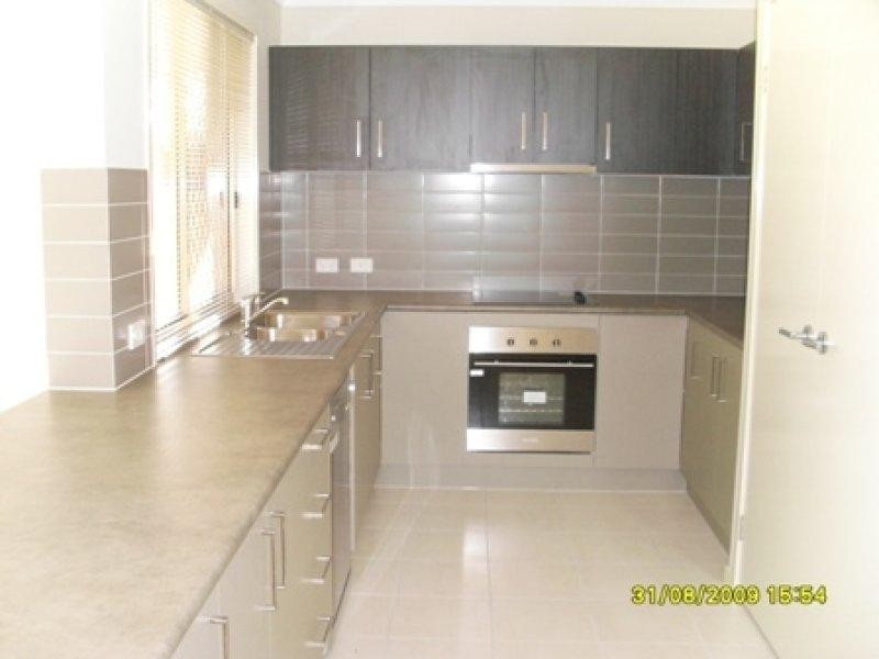 15 Siffleet  St, Bellbird Park QLD 4300