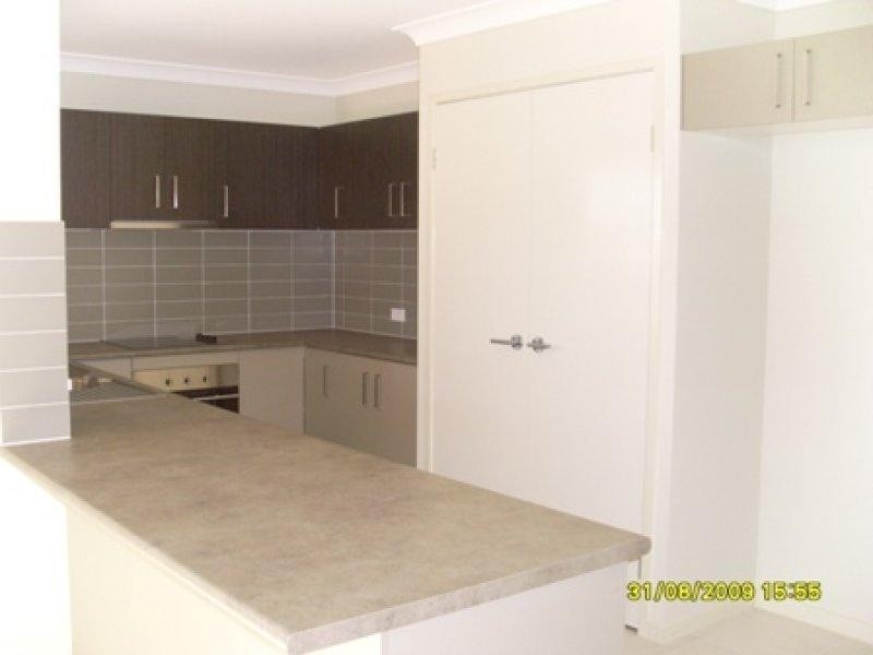 15 Siffleet  St, Bellbird Park QLD 4300