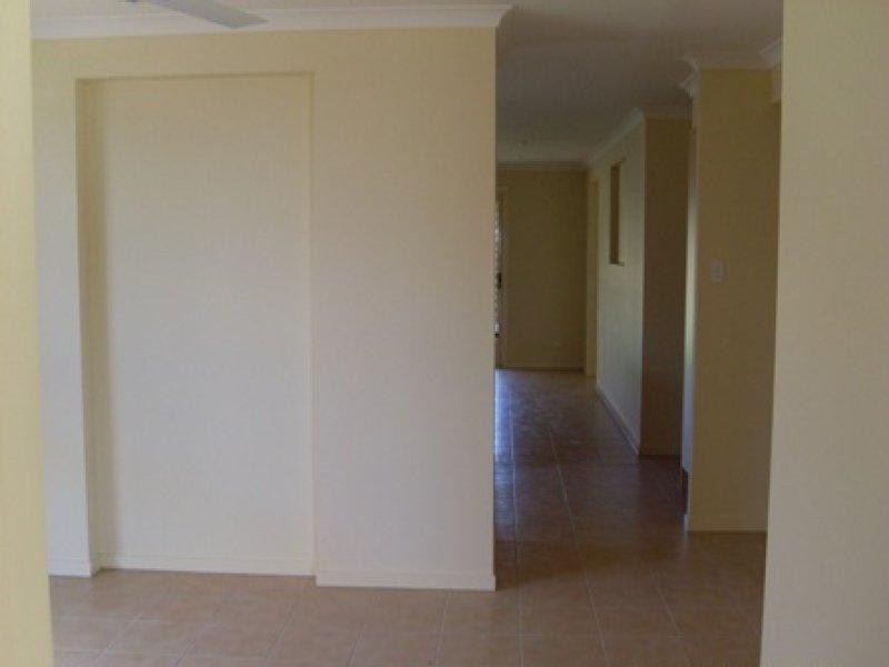 32 Pepper tree  Dr, Holmview QLD 4207