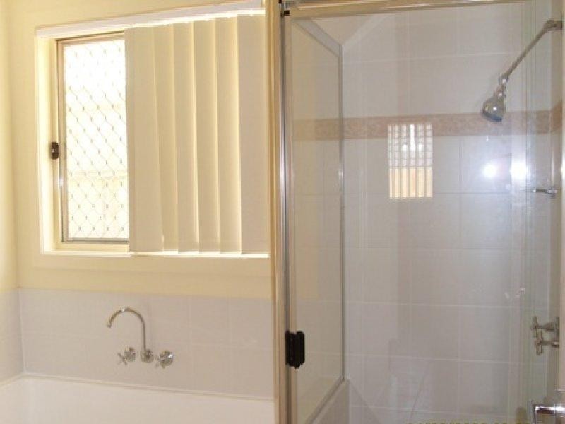 32 Pepper tree  Dr, Holmview QLD 4207