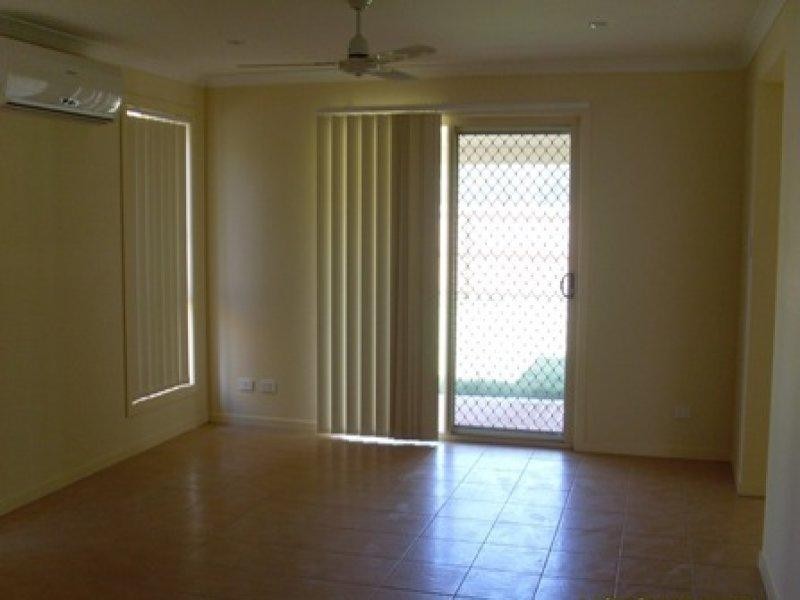 32 Pepper tree  Dr, Holmview QLD 4207