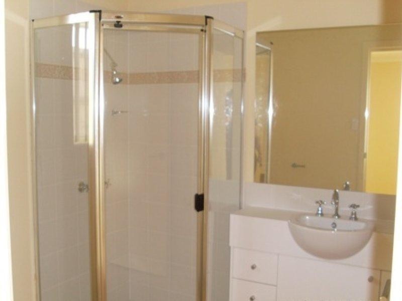 32 Pepper tree  Dr, Holmview QLD 4207