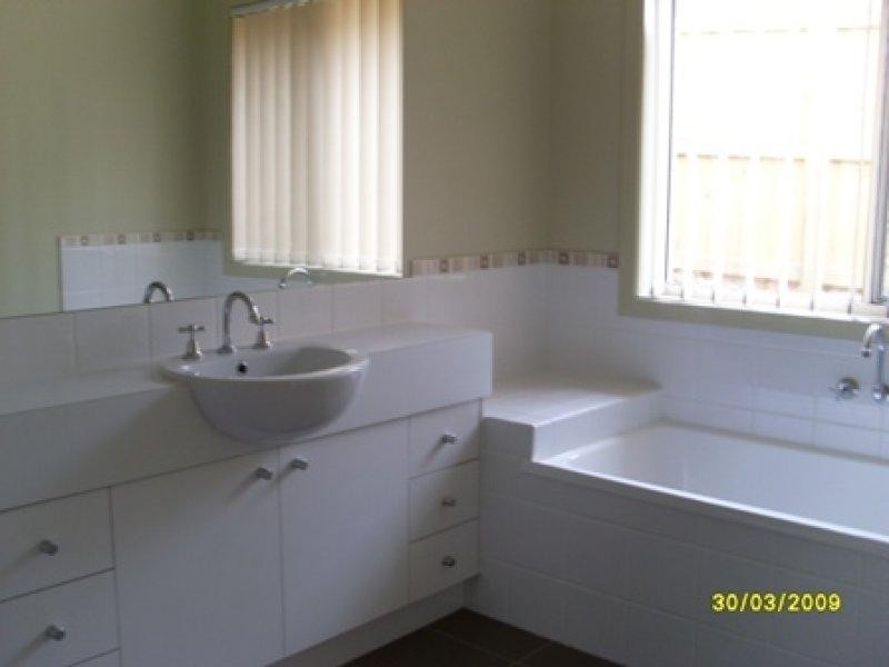 20 Shaun St, Redbank Plains QLD 4301