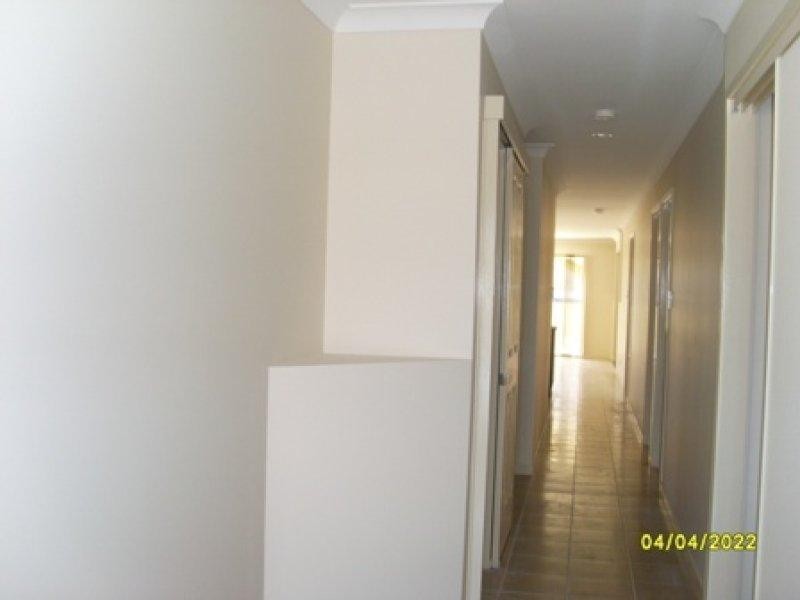 8 Barrington St, Springfield Lakes QLD 4300