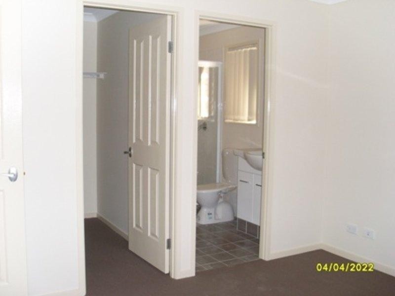 8 Barrington St, Springfield Lakes QLD 4300