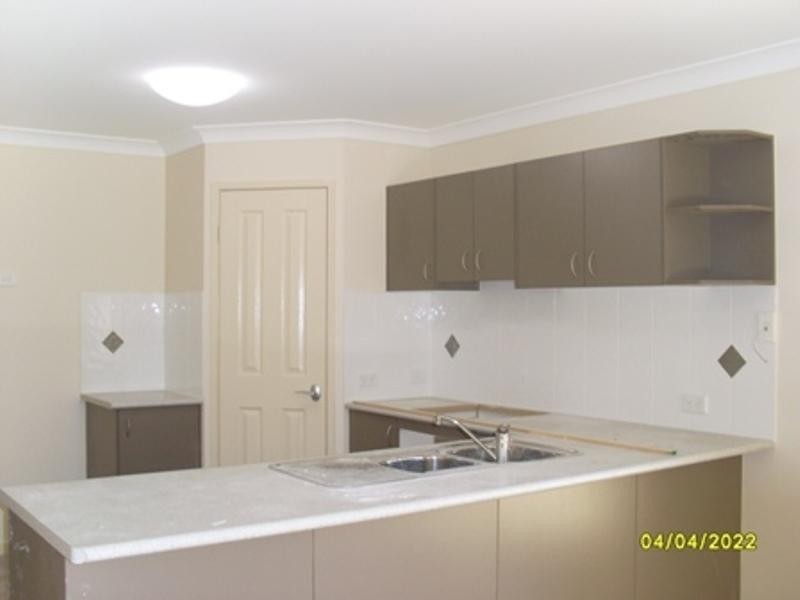 8 Barrington St, Springfield Lakes QLD 4300