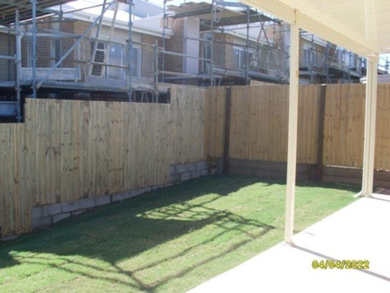 8 Barrington St, Springfield Lakes QLD 4300