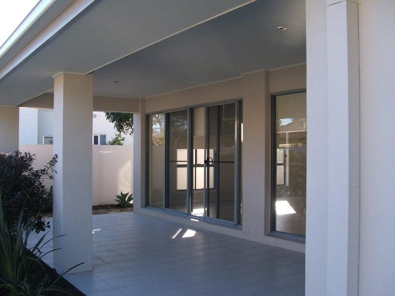 32 Southaven Drive Dr, Helensvale QLD 4212