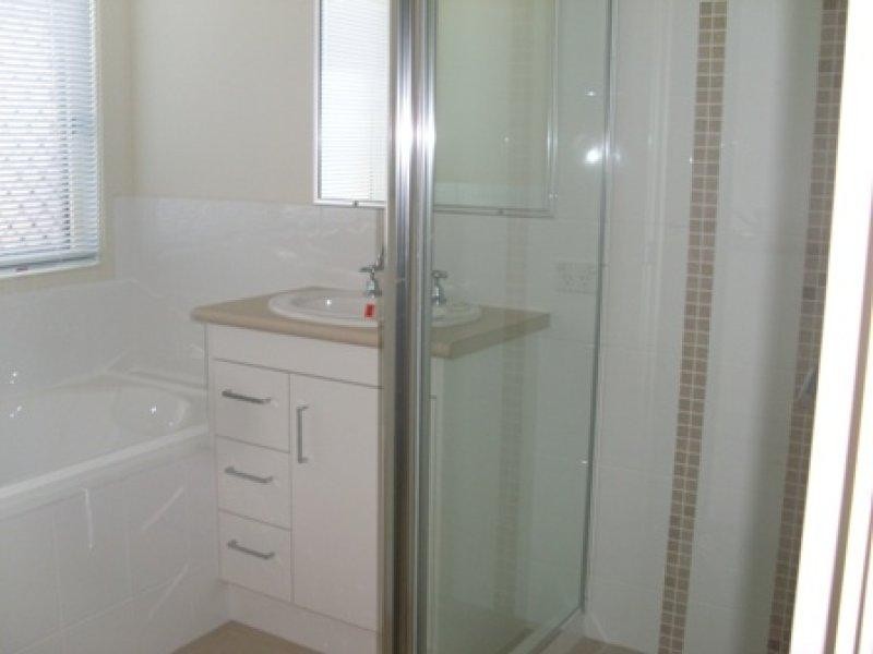 10 Sandpiper  Cct, Eagleby QLD 4207