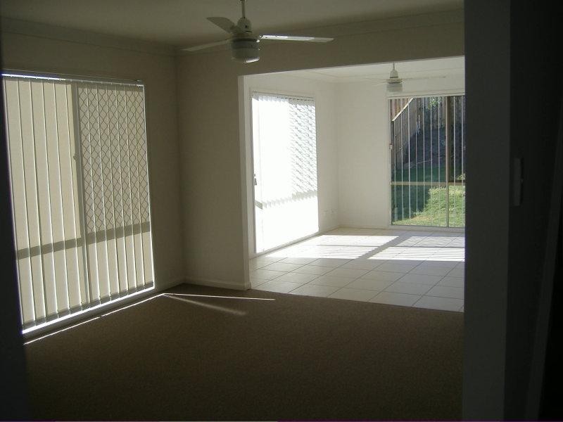 30 Wellers St, Pacific Pines QLD 4211