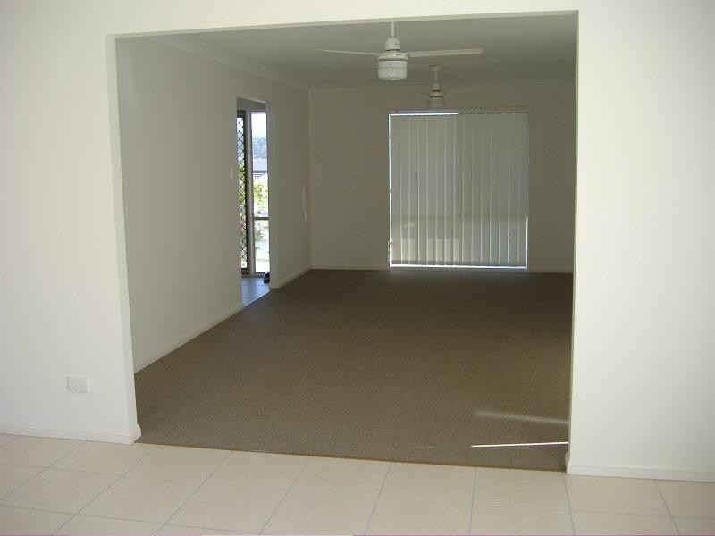 30 Wellers St, Pacific Pines QLD 4211