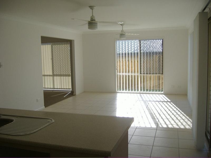 30 Wellers St, Pacific Pines QLD 4211