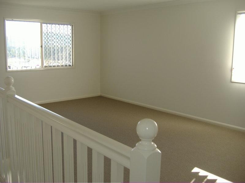 30 Wellers St, Pacific Pines QLD 4211