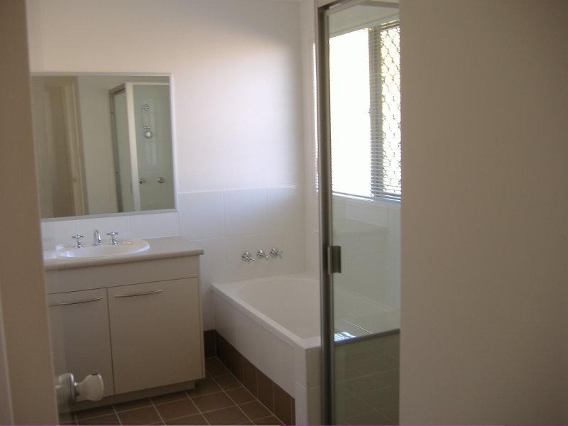 30 Wellers St, Pacific Pines QLD 4211