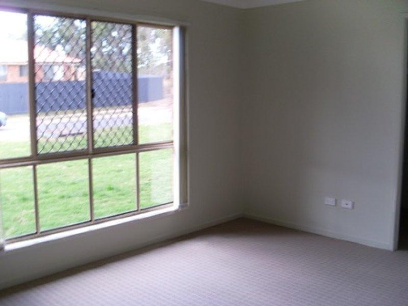 25 Siffleet St, Bellbird Park QLD 4300