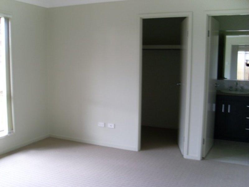 25 Siffleet St, Bellbird Park QLD 4300