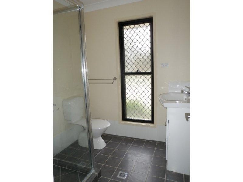 16 Castlewellan Cct, Warner QLD 4500