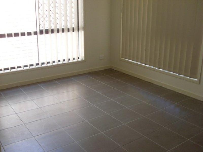 21 Shaun St, Redbank Plains QLD 4301