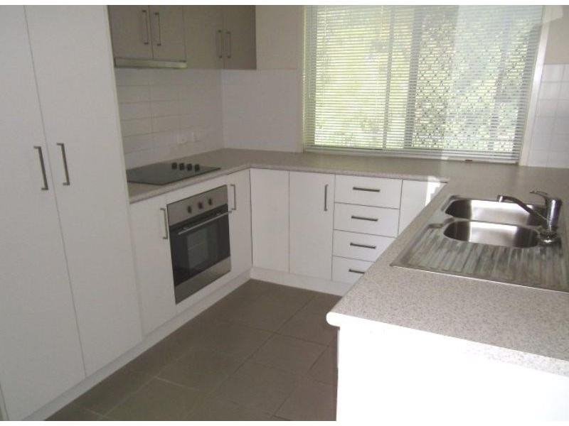 8C Shepherd St, Brighton QLD 4017