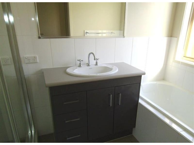 8C Shepherd St, Brighton QLD 4017