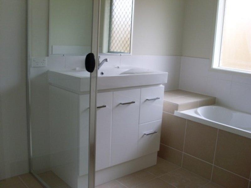 4 Peggy  Cres, Redbank Plains QLD 4301
