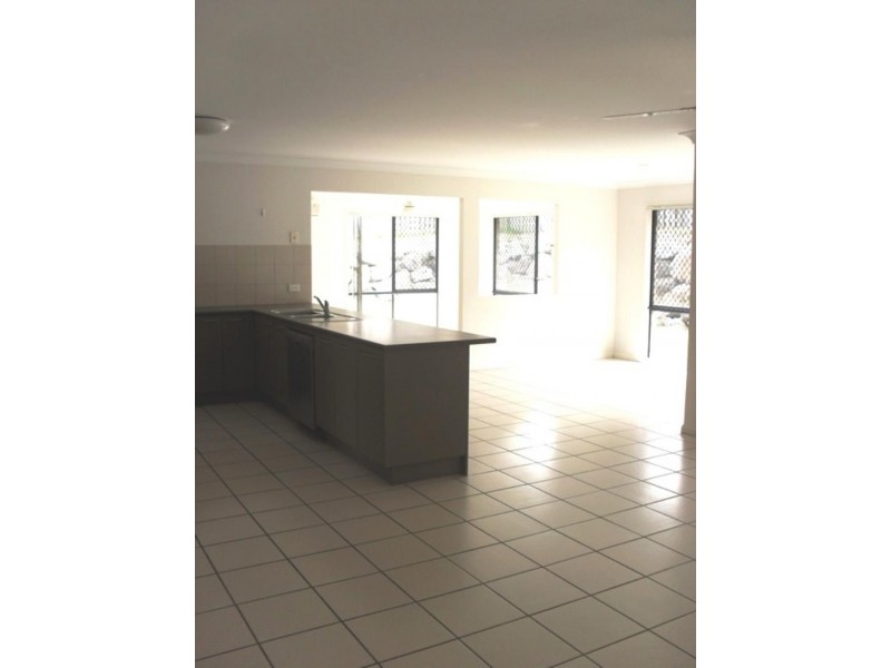 10 Ainsworth St, Pacific Pines QLD 4211