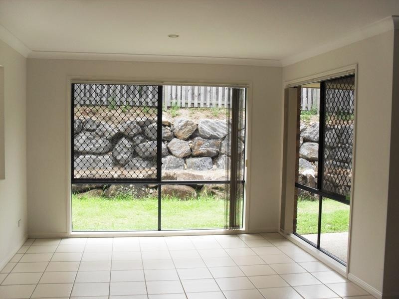 10 Ainsworth St, Pacific Pines QLD 4211