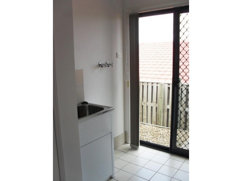 10 Ainsworth St, Pacific Pines QLD 4211