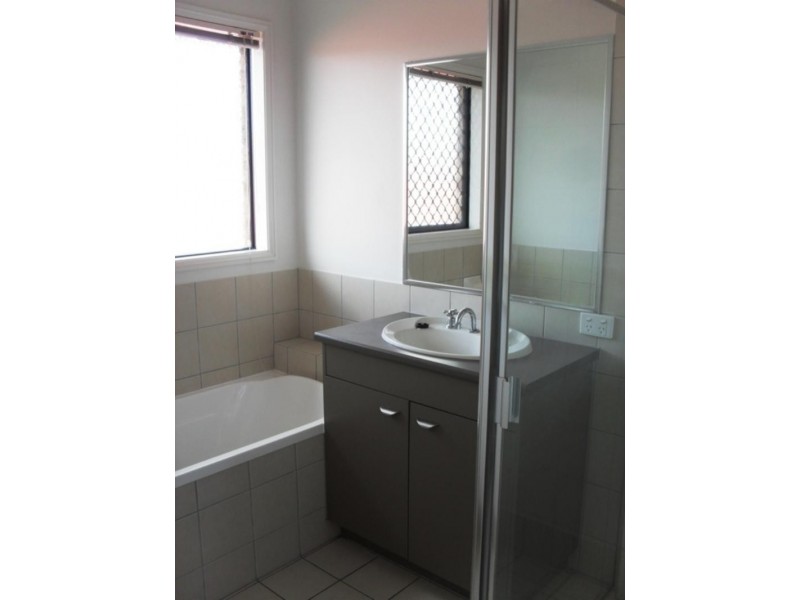 10 Ainsworth St, Pacific Pines QLD 4211