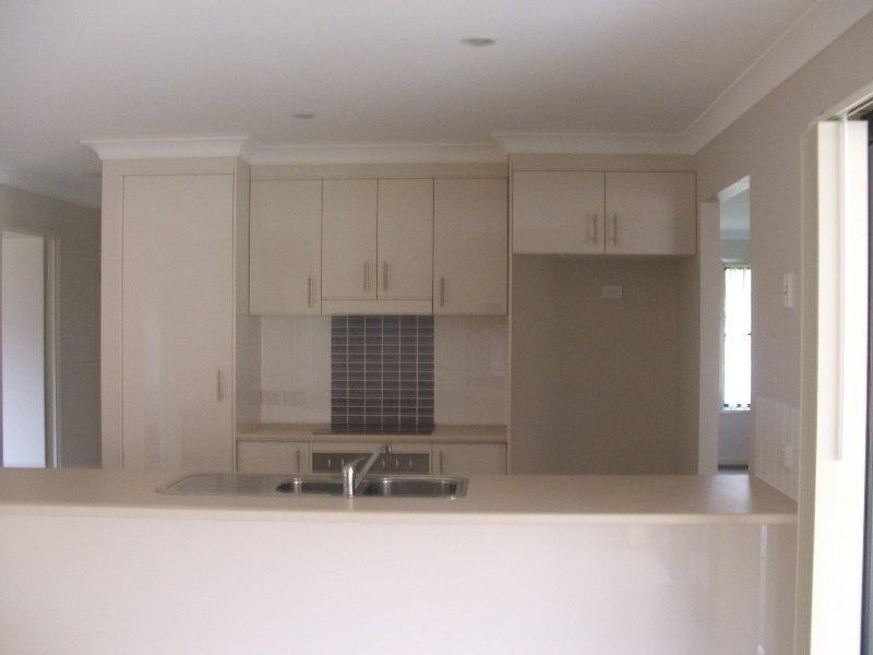 3 Barradeen Cct, Pacific Pines QLD 4211