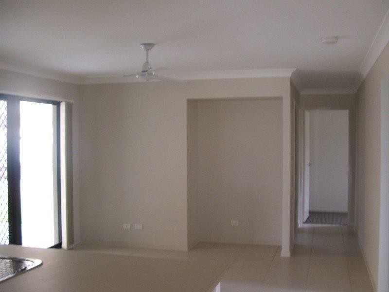3 Barradeen Cct, Pacific Pines QLD 4211