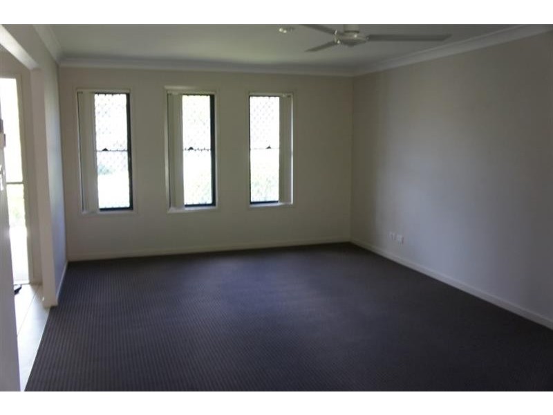 3 Barradeen Cct, Pacific Pines QLD 4211