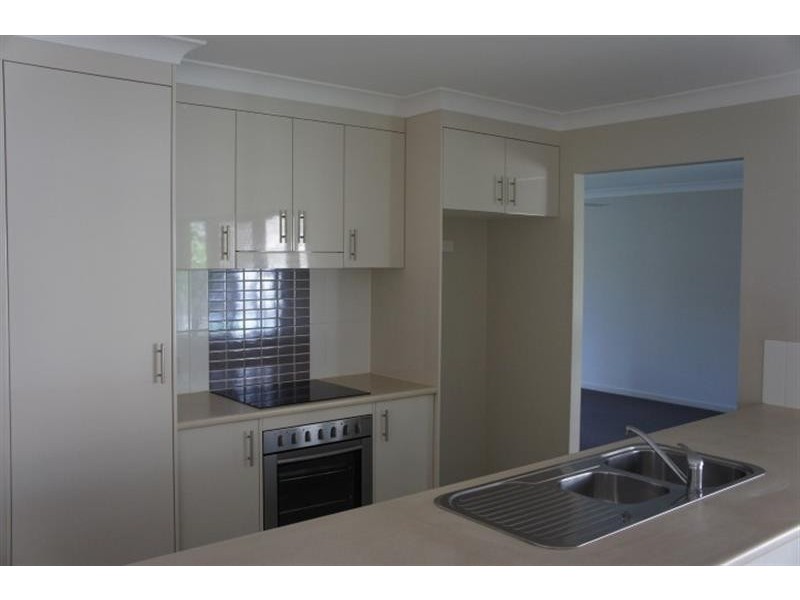 3 Barradeen Cct, Pacific Pines QLD 4211