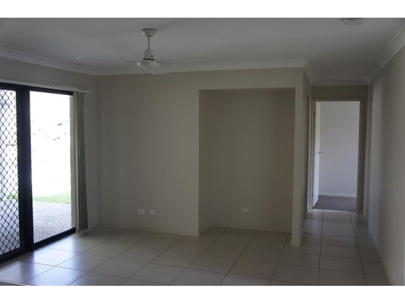 3 Barradeen Cct, Pacific Pines QLD 4211