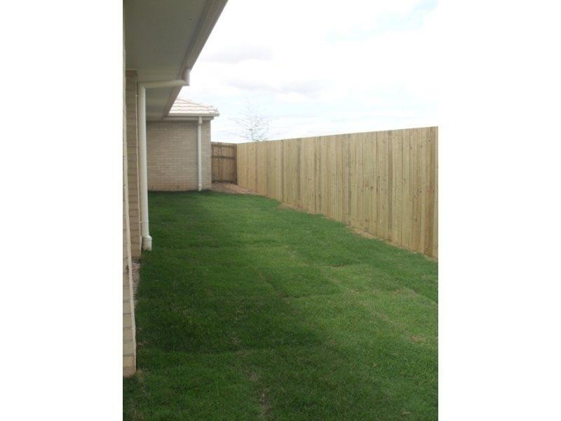 28 Pallas  Pde, Warner QLD 4500