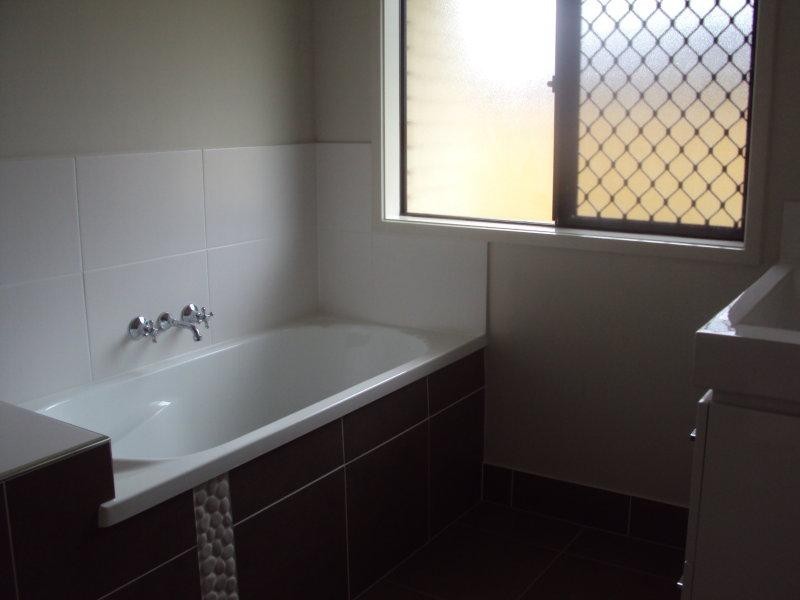 16 Dillon Ave, Augustine Heights QLD 4300