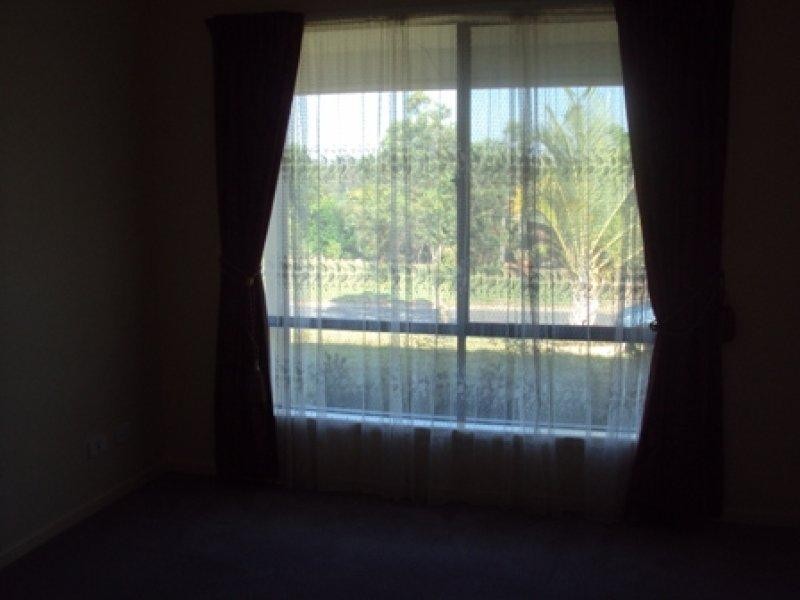 1 Genoa Pl, Collingwood Park QLD 4301