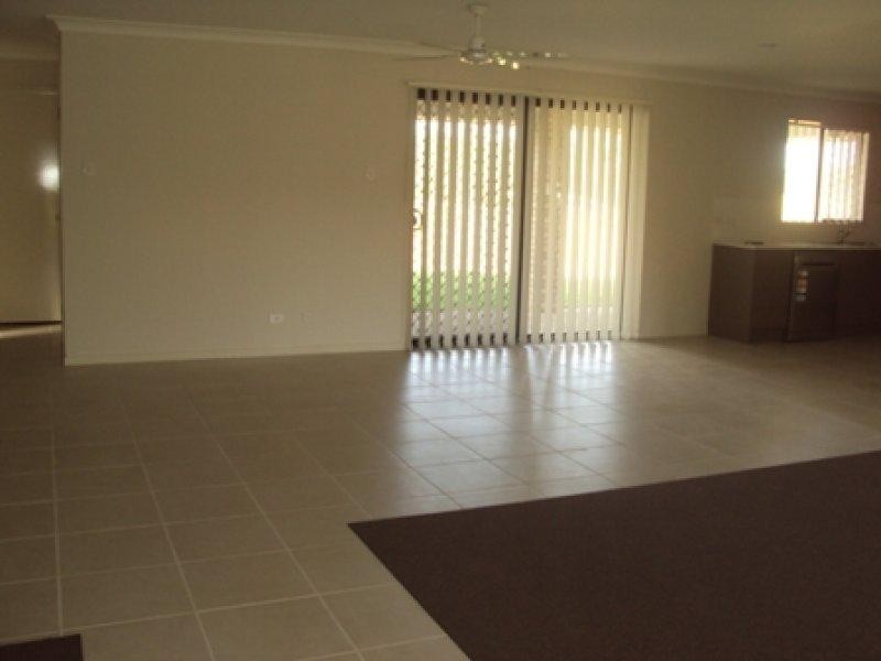 16 O’Donnell  St, Augustine Heights QLD 4300