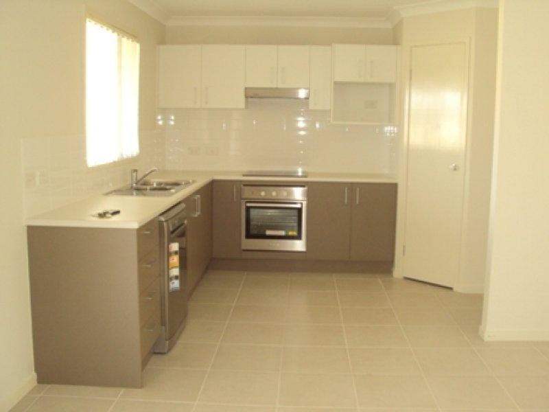 16 O’Donnell  St, Augustine Heights QLD 4300