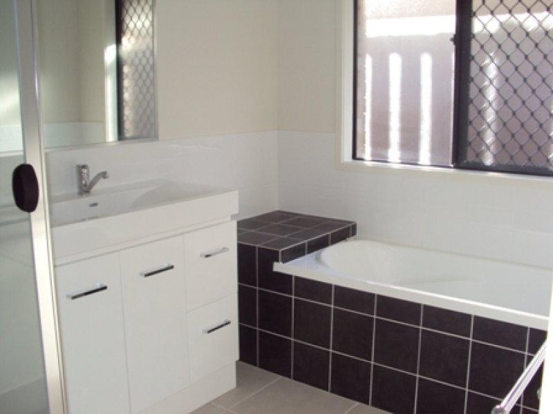 16 O’Donnell  St, Augustine Heights QLD 4300