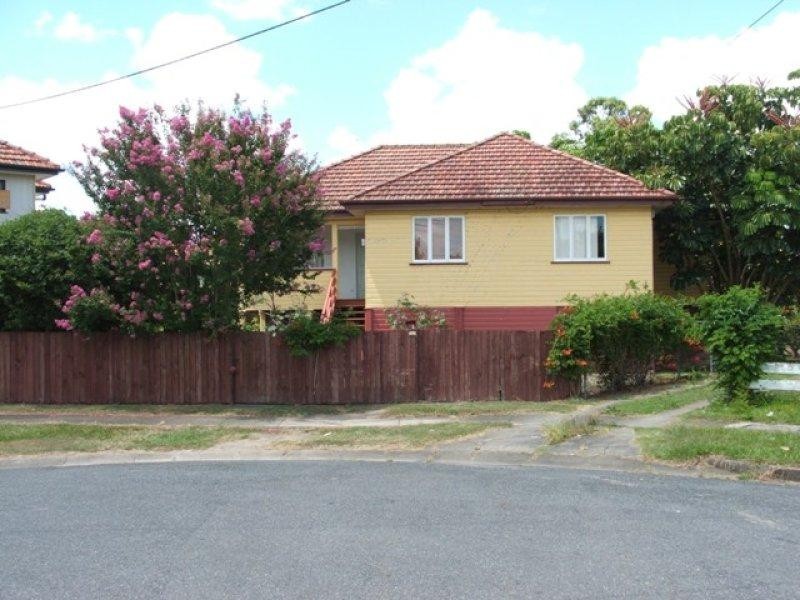 52 Henry St, Chermside QLD 4032