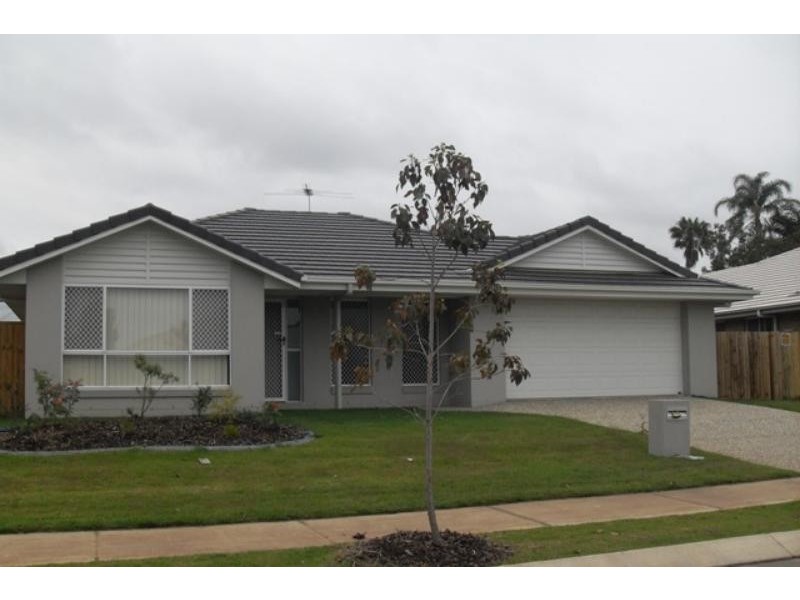 10 Adam  St, Beachmere QLD 4510