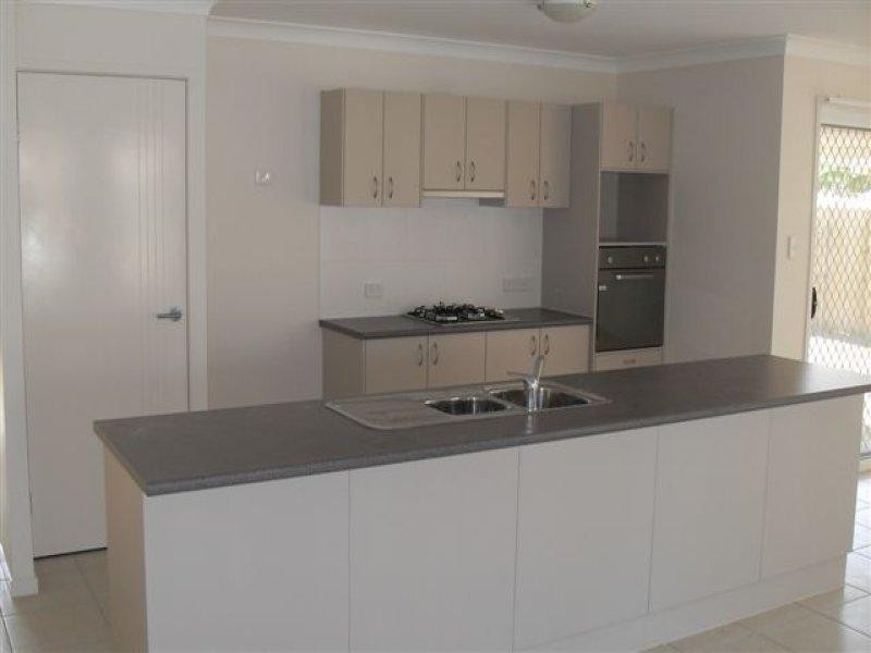10 Adam  St, Beachmere QLD 4510