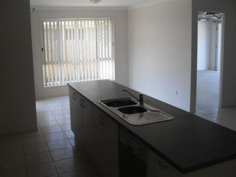 10 Adam  St, Beachmere QLD 4510