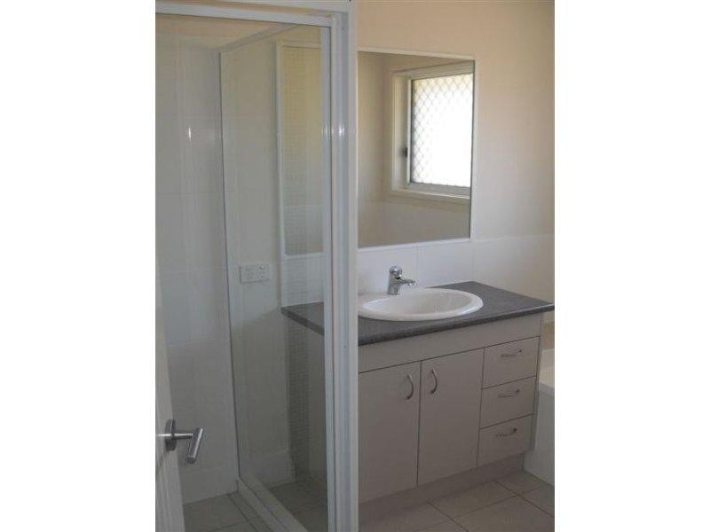 10 Adam  St, Beachmere QLD 4510