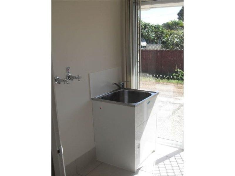 10 Adam  St, Beachmere QLD 4510