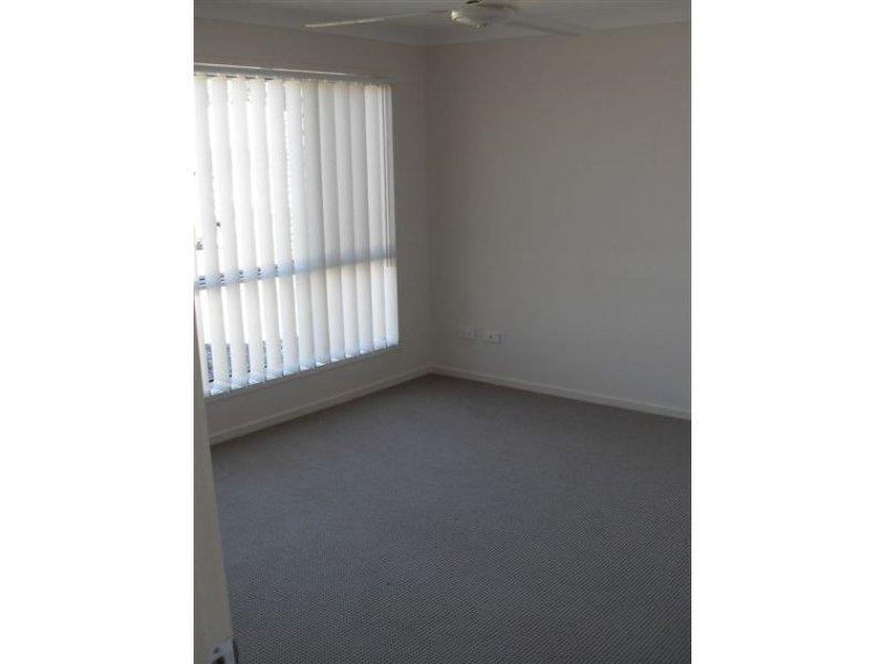 10 Adam  St, Beachmere QLD 4510