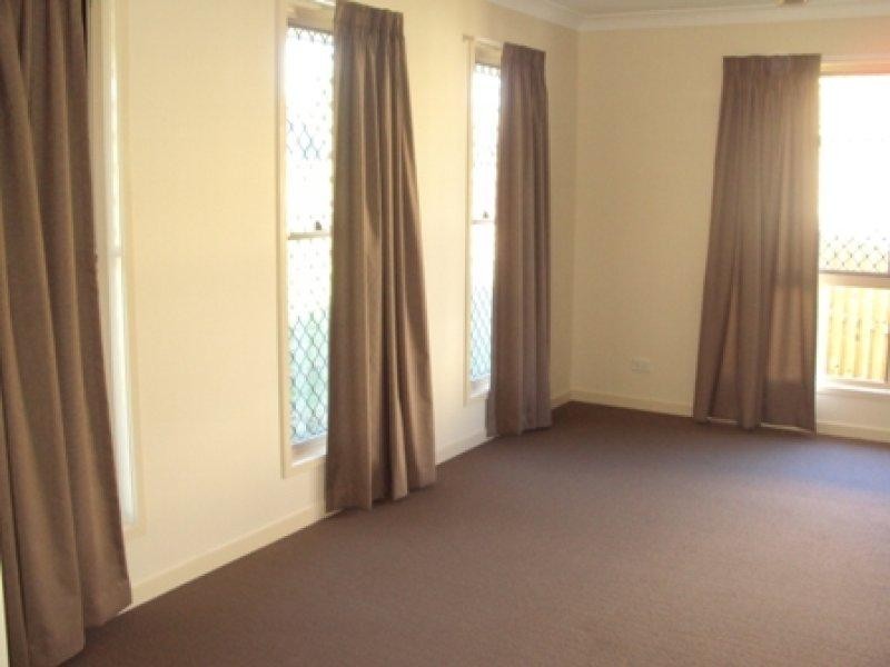 5 Harold Reinhardt Dr, Redbank Plains QLD 4301
